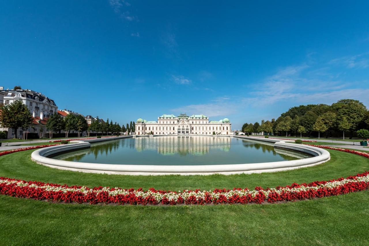 Gustav Klimt At Belvedere By Hm Vienna